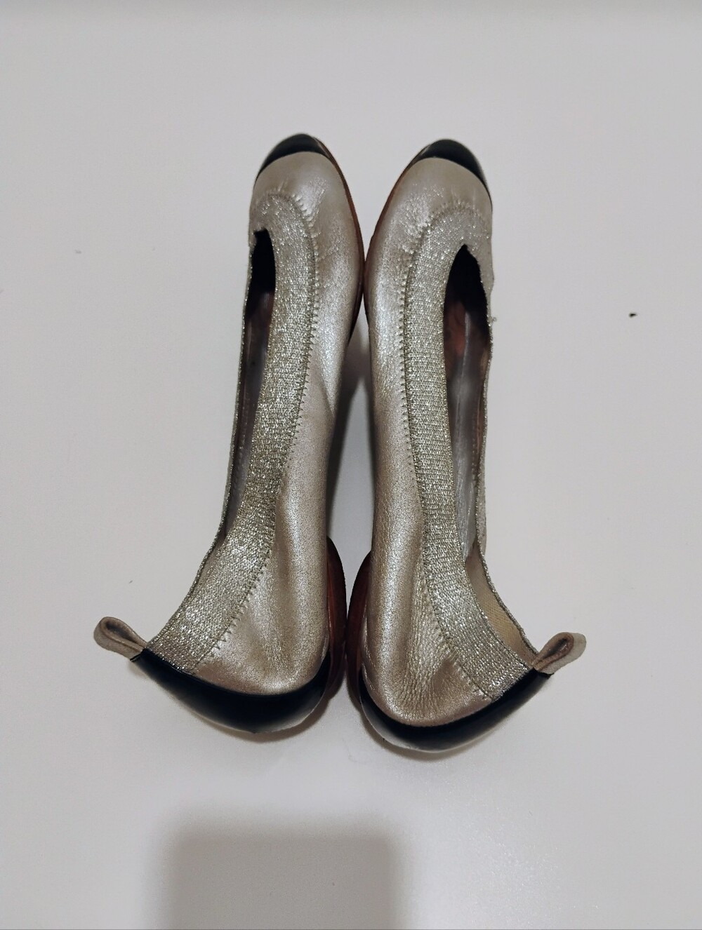 CHANEL Silver Metallic and Black Leather Ballet Flats With CC Logo Size 39 - Picture 3 of 8